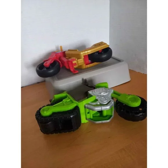 Marvel Super Hero Adventures Motorcycle set of 2 Hulk Iron Man Hasbro no figures - Picture 4 of 10